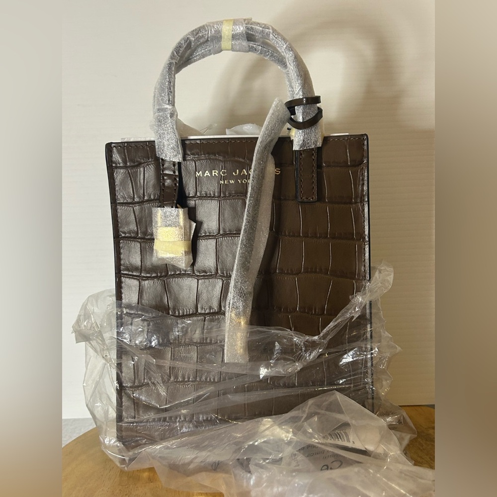 Marc Jacobs Brown Croc-Embossed Leather Crossbody Bag
(226) - Picture 3 of 5